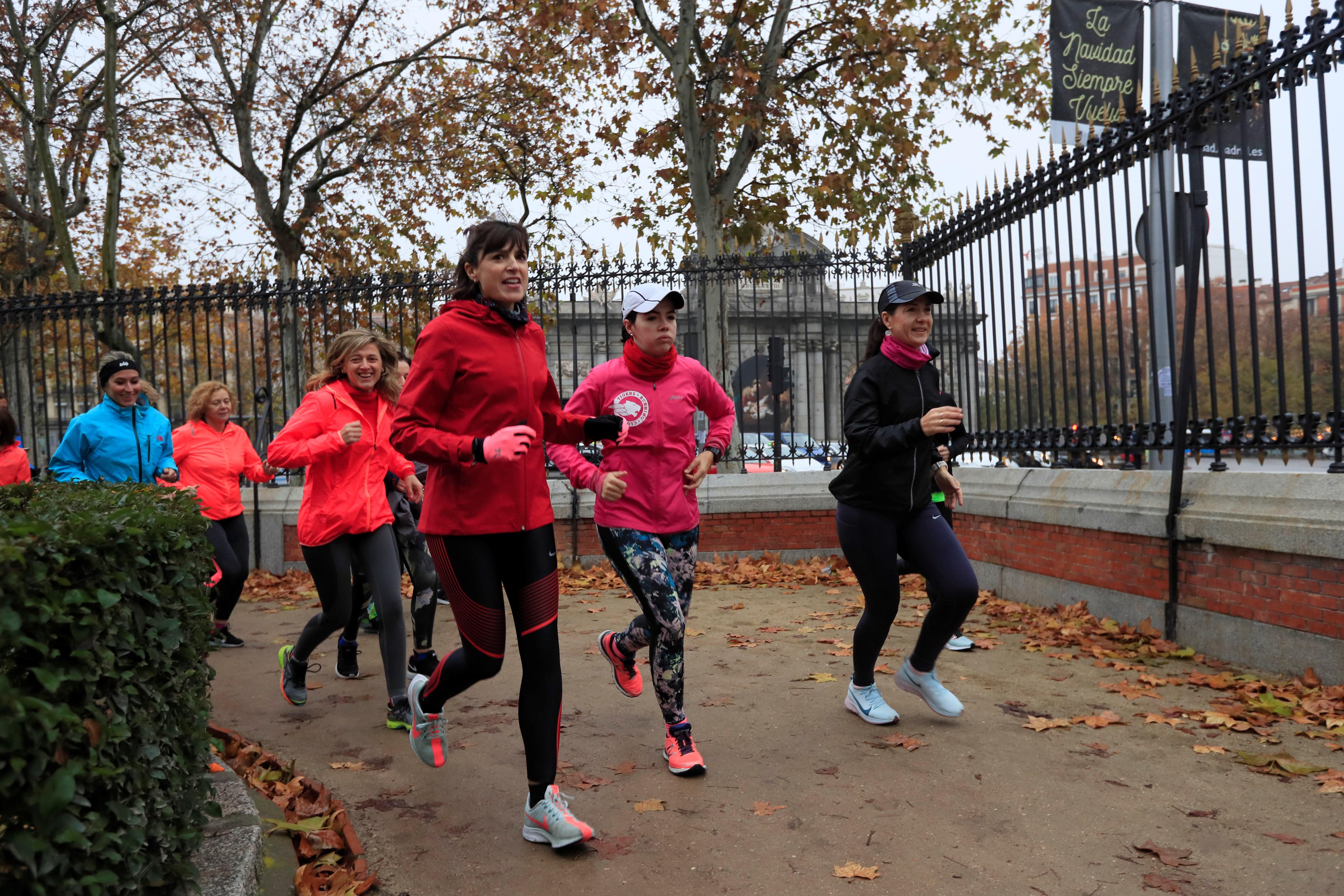 Mujeres corren juntas en Madrid para evitar el acoso y la inseguridad Mujeres corren juntas en Madrid para evitar el acoso y la inseguridad