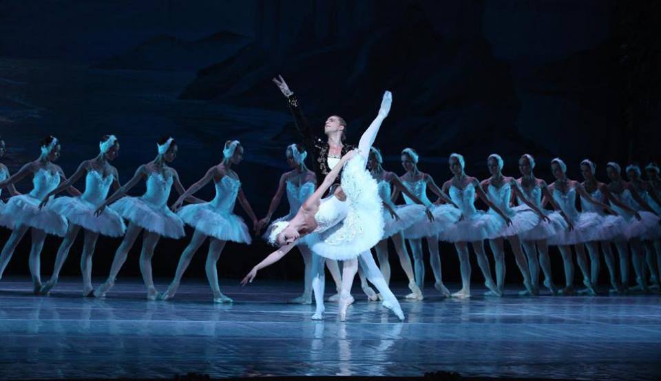 'El lago de los cisnes' inaugura la Navidad en el Gran Teatro 'El lago de los cisnes' inaugura la Navidad en el Gran Teatro