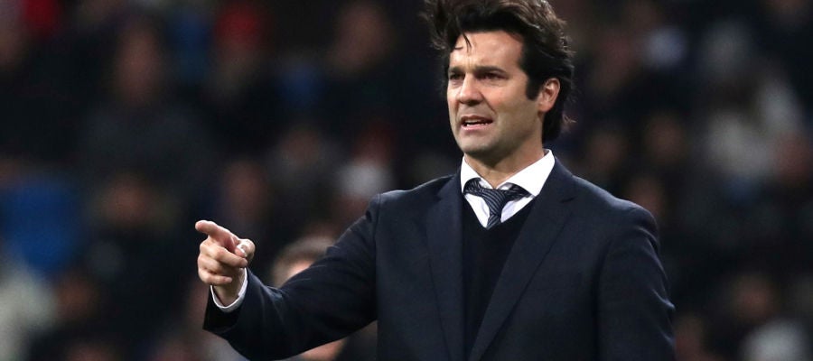 Santiago Solari da instrucciones a sus jugadores durante un partido Santiago Solari da instrucciones a sus jugadores durante un partido