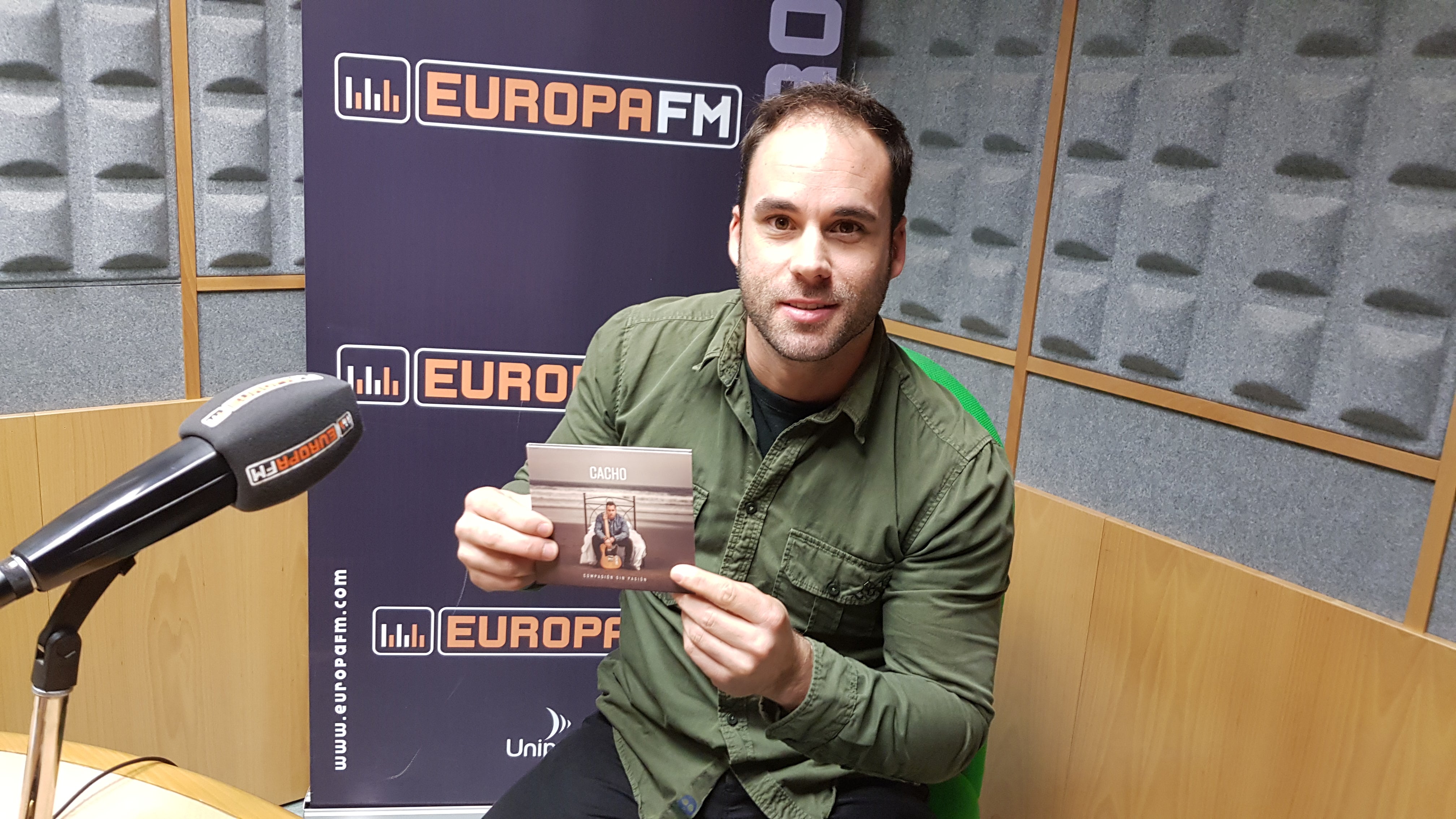 "Compasión sin pasión" es el segundo cd de Cacho "Compasión sin pasión" es el segundo cd de Cacho