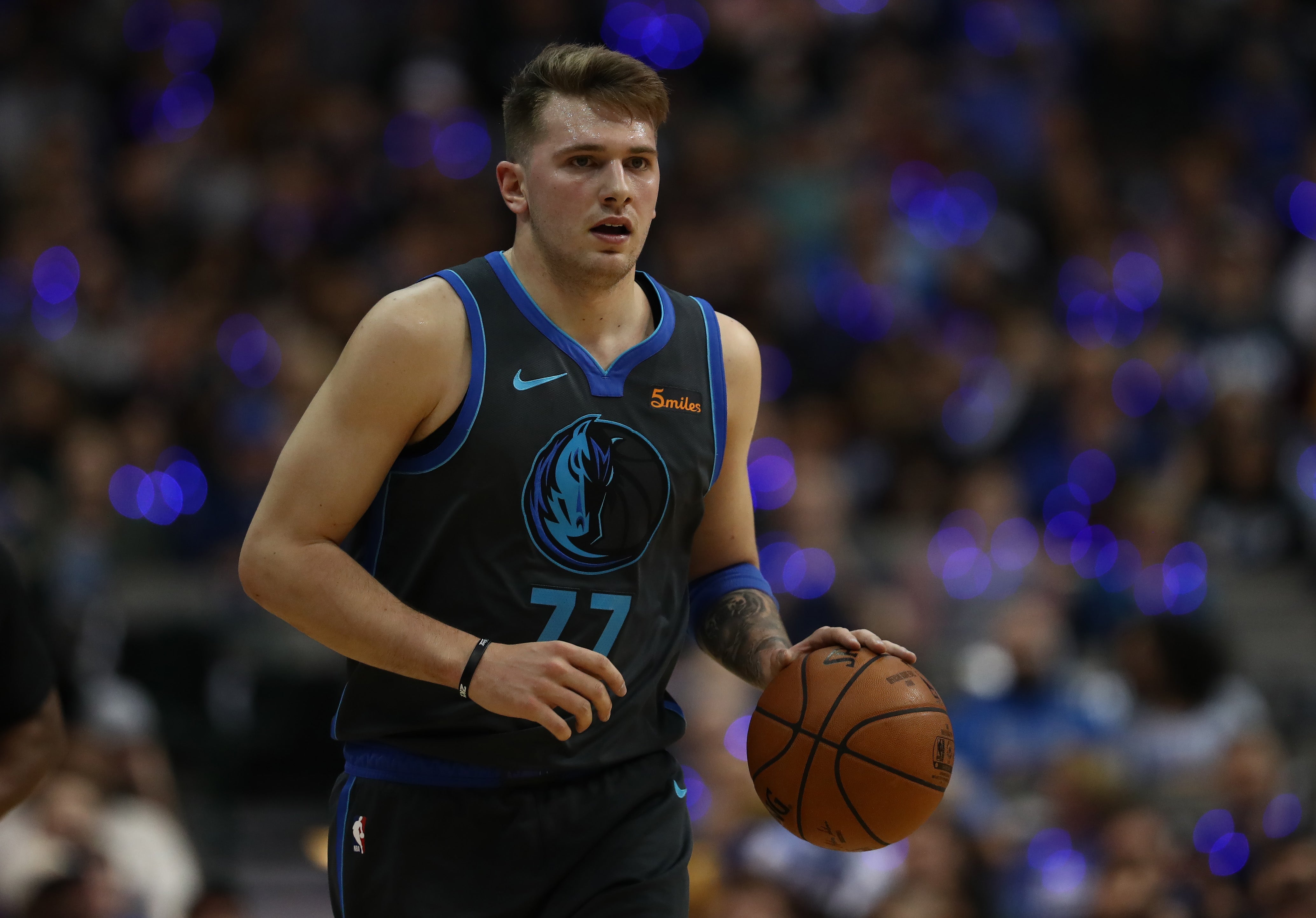 Luka Doncic deleita en Dallas ante unos Thunder otra vez sin Abrines Luka Doncic deleita en Dallas ante unos Thunder otra vez sin Abrines