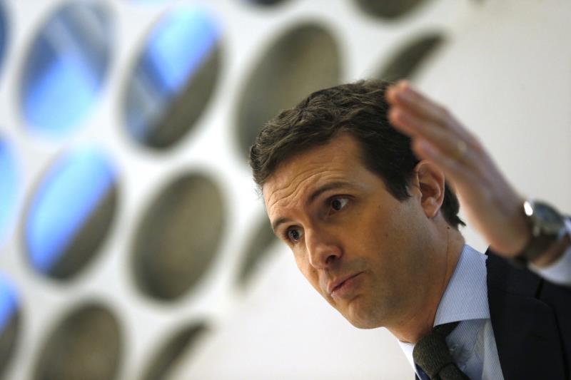 Casado ve actitudes inconstitucionales en Sánchez por no actuar en Cataluña Casado ve actitudes inconstitucionales en Sánchez por no actuar en Cataluña