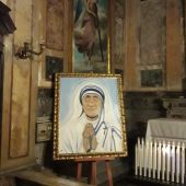 El retrato de Santa Teresa de Calcuta de la ilicitana Inés Serna ya está en Roma