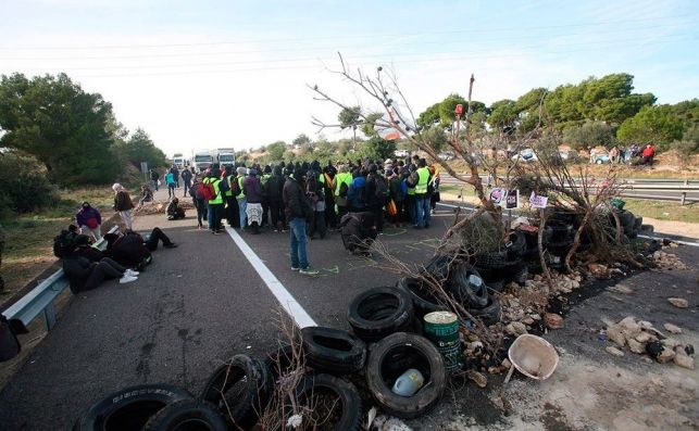 Los transportistas castellonenses cifra en 1 millón de euros las pérdidas causadas por las protestas de los CDR en Cataluña Los transportistas castellonenses cifra en 1 millón de euros las pérdidas causadas por las protestas de los CDR en Cataluña
