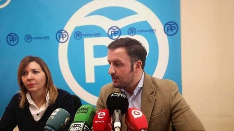 Mercedes Alonso y Pablo Ruz en una comparecencia p&uacute;bica conjunta