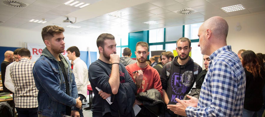 El alumnado del Grado en Ingeniería Informática conoce las empresas donde realizará las prácticas El alumnado del Grado en Ingeniería Informática conoce las empresas donde realizará las prácticas