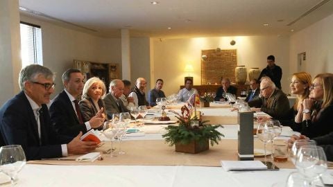 C&eacute;sar S&aacute;nchez, presidente de la Diputaci&oacute;n Provincial de Alicante, con miembros del Rotary Club Elche