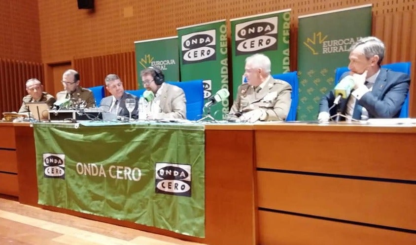 Emiliano García-Page, presidente de Castilla-La Mancha, nos acompaña en el Museo del Ejército Emiliano García-Page, presidente de Castilla-La Mancha, nos acompaña en el Museo del Ejército