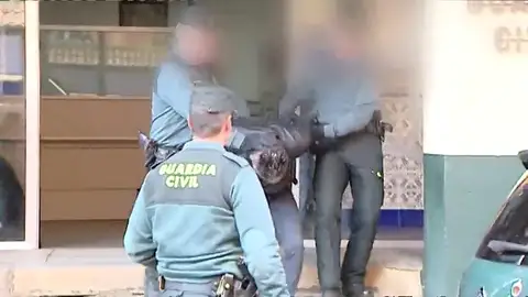 Bernardo Montoya siendo trasladado por la Guardia Civil Bernardo Montoya siendo trasladado por la Guardia Civil