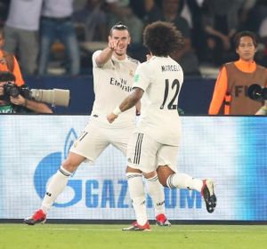 Bale celebra uno de sus goles al Kashima Bale celebra uno de sus goles al Kashima