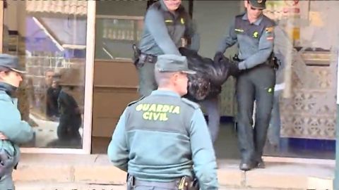 Bernardo Montoya abandona el cuartel de la Guardia Civil para realizar la reconstrucci&oacute;n de los hechos