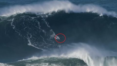 Tom Butler surfea una ola que podr&iacute;a haber llegado a los 30 metros