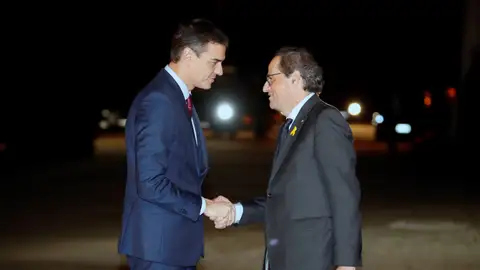 El presidente del Gobierno, Pedro Sánchez, saluda al presidente de la Generalitat, Quim Torra El presidente del Gobierno, Pedro Sánchez, saluda al presidente de la Generalitat, Quim Torra
