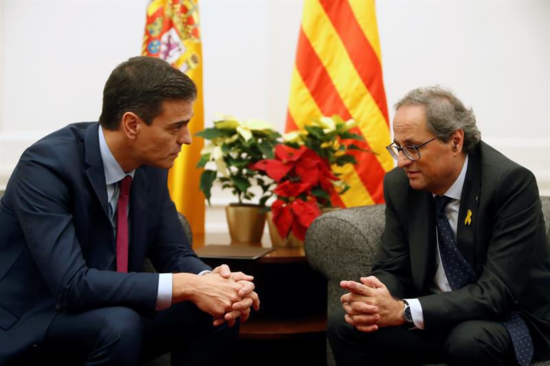 Torra dice a Sánchez que la solución al "conflicto" pasa por la autodeterminación, el fin de la represión y la libertad de los presos Torra dice a Sánchez que la solución al "conflicto" pasa por la autodeterminación, el fin de la represión y la libertad de los presos
