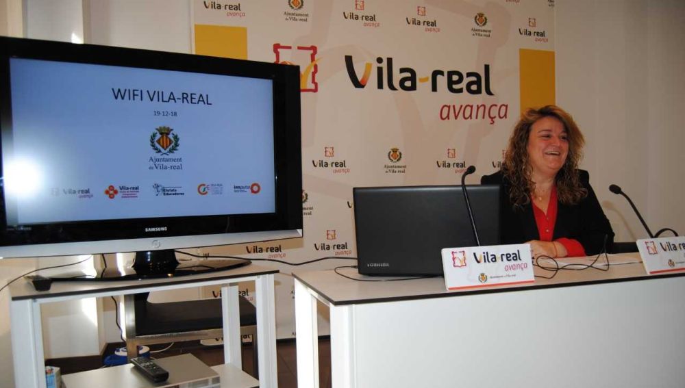 La regidora de Noves Tecnologies Mónica Mañas ha presentat les novetats en l´ampliació de punts wifi públic. 