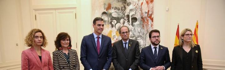 ¿Cree que Pedro Sánchez aceptará una mesa de negociación al margen del Parlamento para debatir la cuestión catalana?