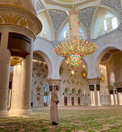 La imagen viral de Sergio Ramos en la mezquita Sheikh Zayed de Abu Dabi La imagen viral de Sergio Ramos en la mezquita Sheikh Zayed de Abu Dabi