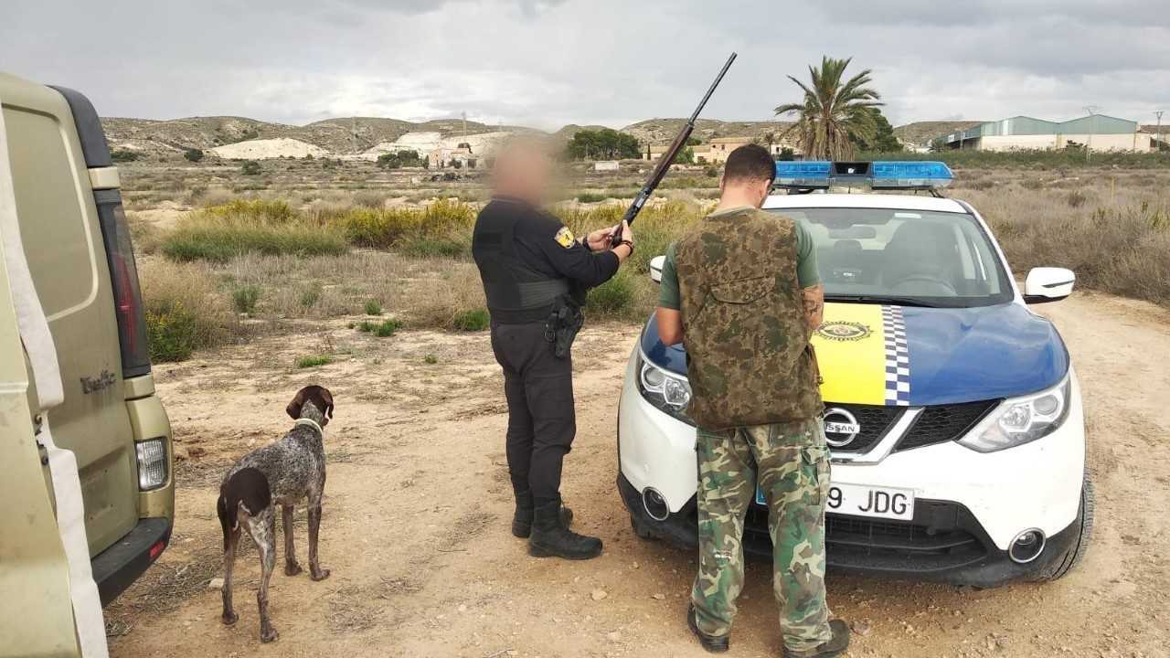 La Policía Local de Elche levanta solo tres actas por infracción durante la temporada de caza de este año La Policía Local de Elche levanta solo tres actas por infracción durante la temporada de caza de este año