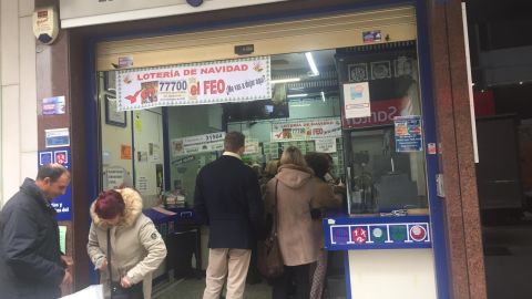 Los &uacute;ltimos rezagados buscan los &uacute;ltimos d&eacute;cimos de la Loter&iacute;a de Navidad