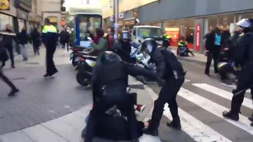 EN DIRECTO sigue la última hora del Consejo de Ministros, las protestas y la manifestación del 21D en Barcelona EN DIRECTO sigue la última hora del Consejo de Ministros, las protestas y la manifestación del 21D en Barcelona