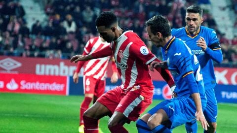 Momento del partido entre el Girona y el Getafe