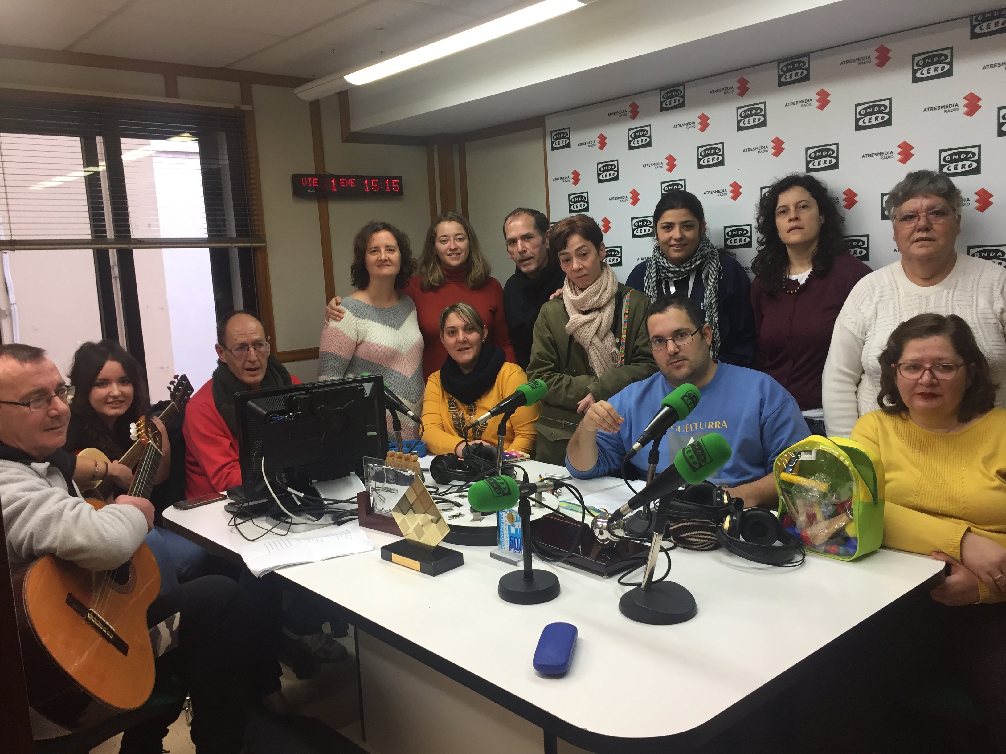 Apafes canta villancicos en Onda Cero Apafes canta villancicos en Onda Cero