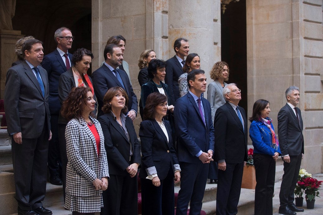 El Gobierno aprueba la subida del salario mínimo y el sueldo de funcionarios El Gobierno aprueba la subida del salario mínimo y el sueldo de funcionarios