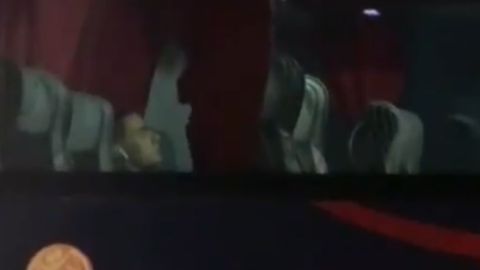 Reguil&oacute;n, dormido en el autob&uacute;s del Real Madrid