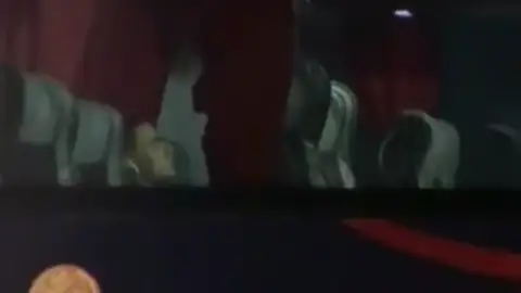 Reguilón, dormido en el autobús del Real Madrid Reguilón, dormido en el autobús del Real Madrid