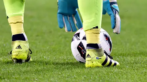 Un jugador de fútbol, durante un partido Un jugador de fútbol, durante un partido