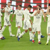 Los jugadores del Real Madrid celebran el gol de Marcos Llorente contra el Al Ain