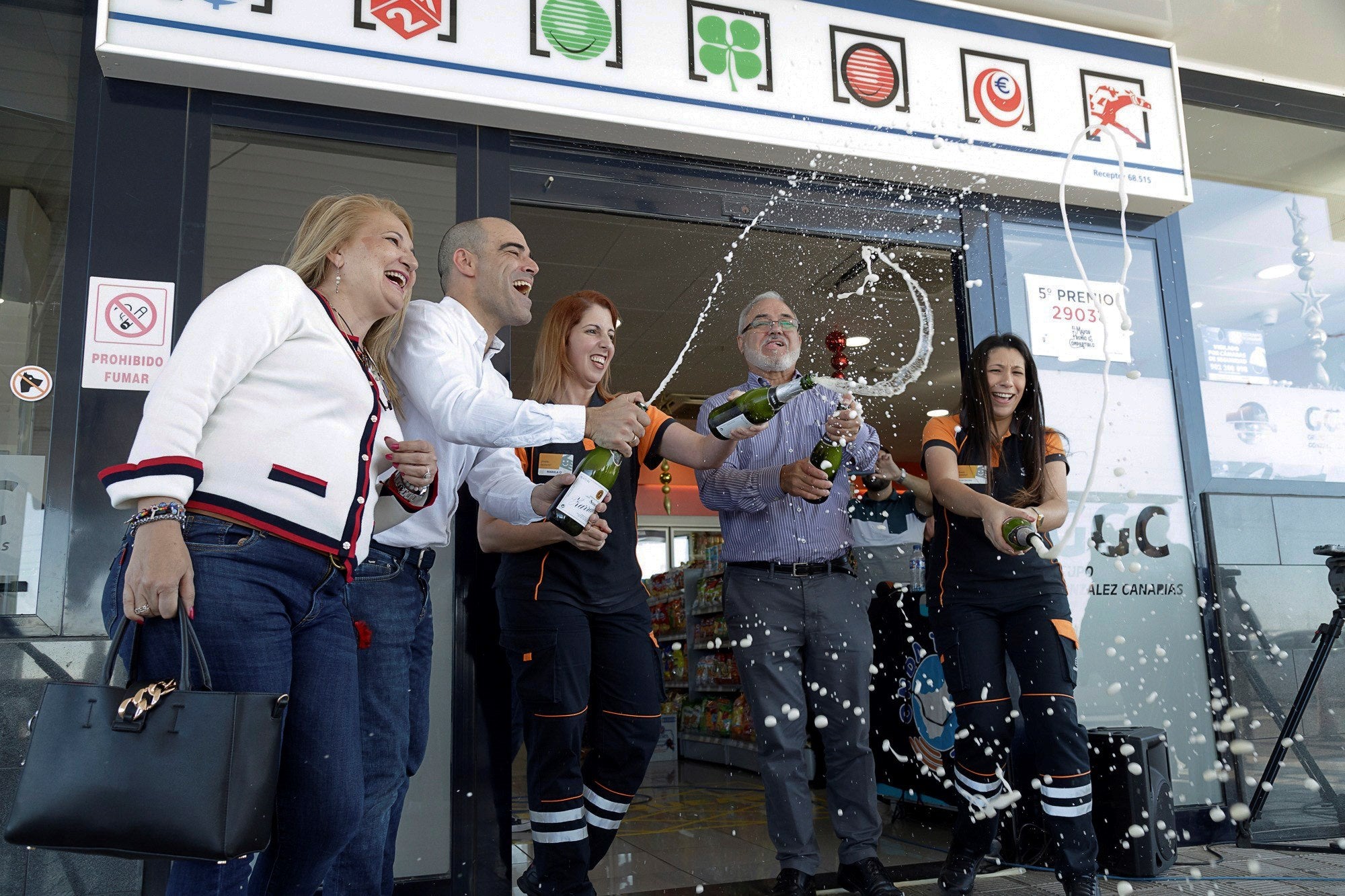La gasolinera de Granadilla repite suerte por sexto año con el Gordo, el tercero, un cuarto y dos quintos La gasolinera de Granadilla repite suerte por sexto año con el Gordo, el tercero, un cuarto y dos quintos