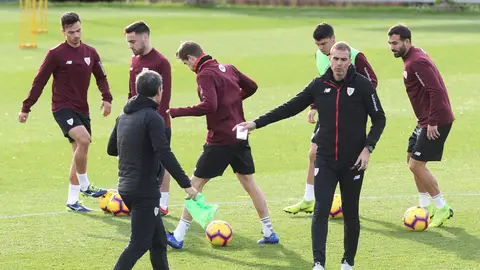 Entrenamiendo dirigido por Gaizka Garitano en Lezama. Entrenamiendo dirigido por Gaizka Garitano en Lezama.