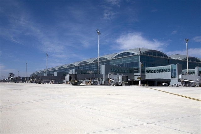 Los integrantes de un equipo de futbol amateur inglés, expulsados de un avión en Alicante por ir bebidos Los integrantes de un equipo de futbol amateur inglés, expulsados de un avión en Alicante por ir bebidos