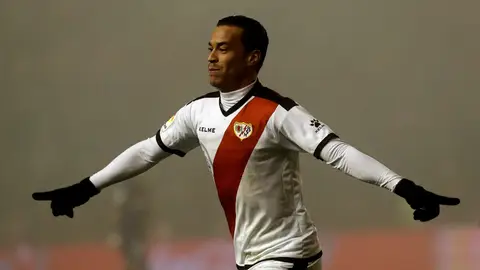 Raúl de Tomas celebra un gol Raúl de Tomas celebra un gol