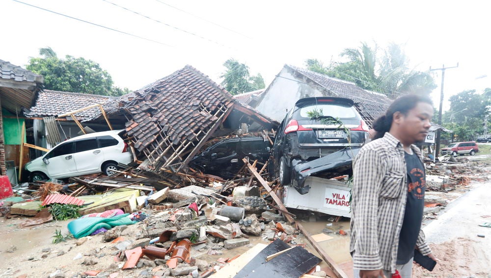 Un tsunami arrasa Indonesia