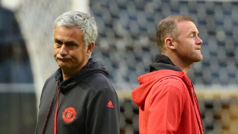 Mourinho y Rooney, durante un entrenamiento del Manchester United