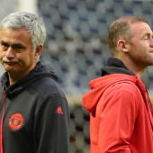 Mourinho y Rooney, durante un entrenamiento del Manchester United