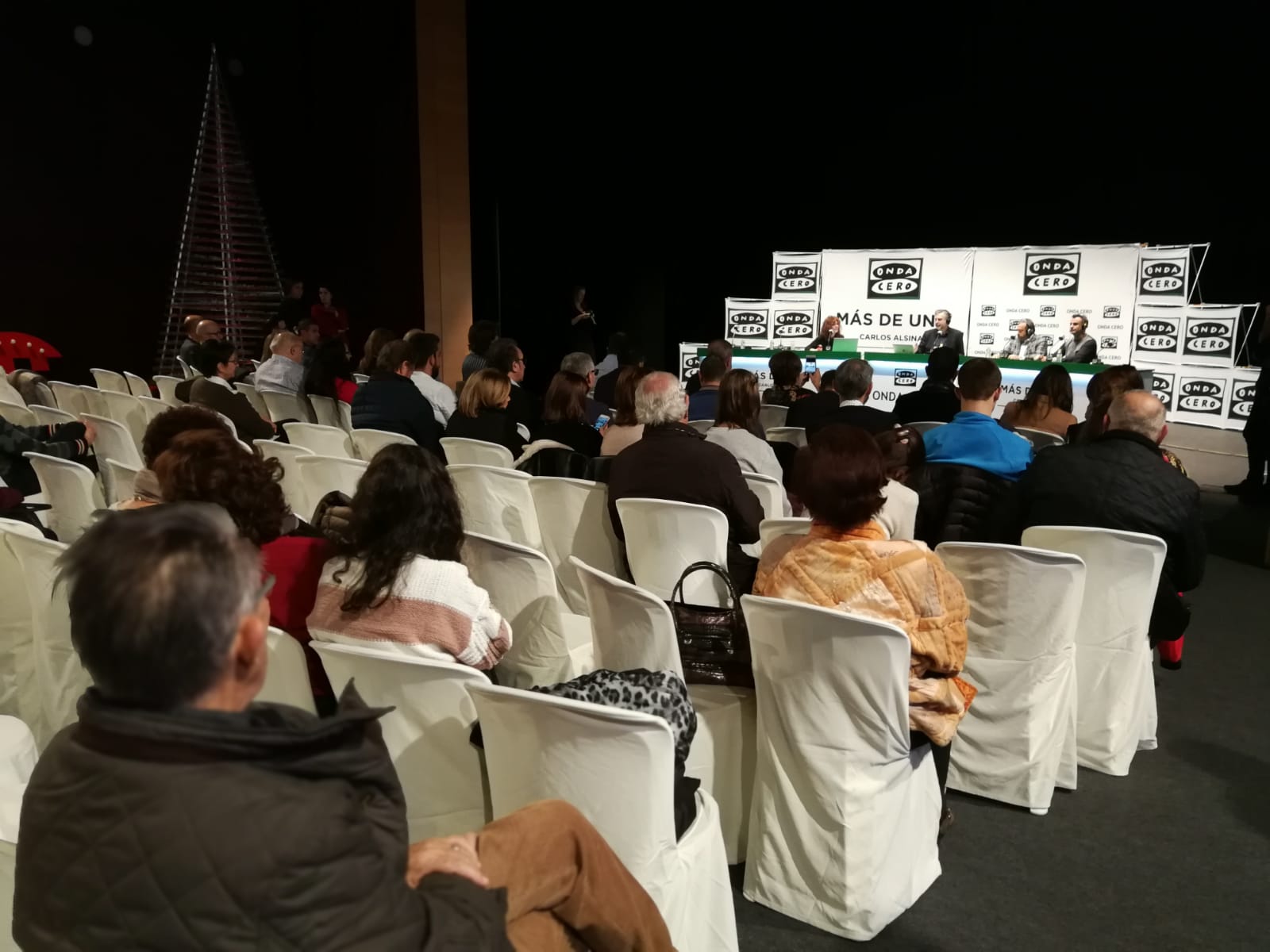 Todos los audios y fotos del especial Más de Uno con Carlos Alsina y Julia en la Onda con Julia Otero desde Arnedo Todos los audios y fotos del especial Más de Uno con Carlos Alsina y Julia en la Onda con Julia Otero desde Arnedo