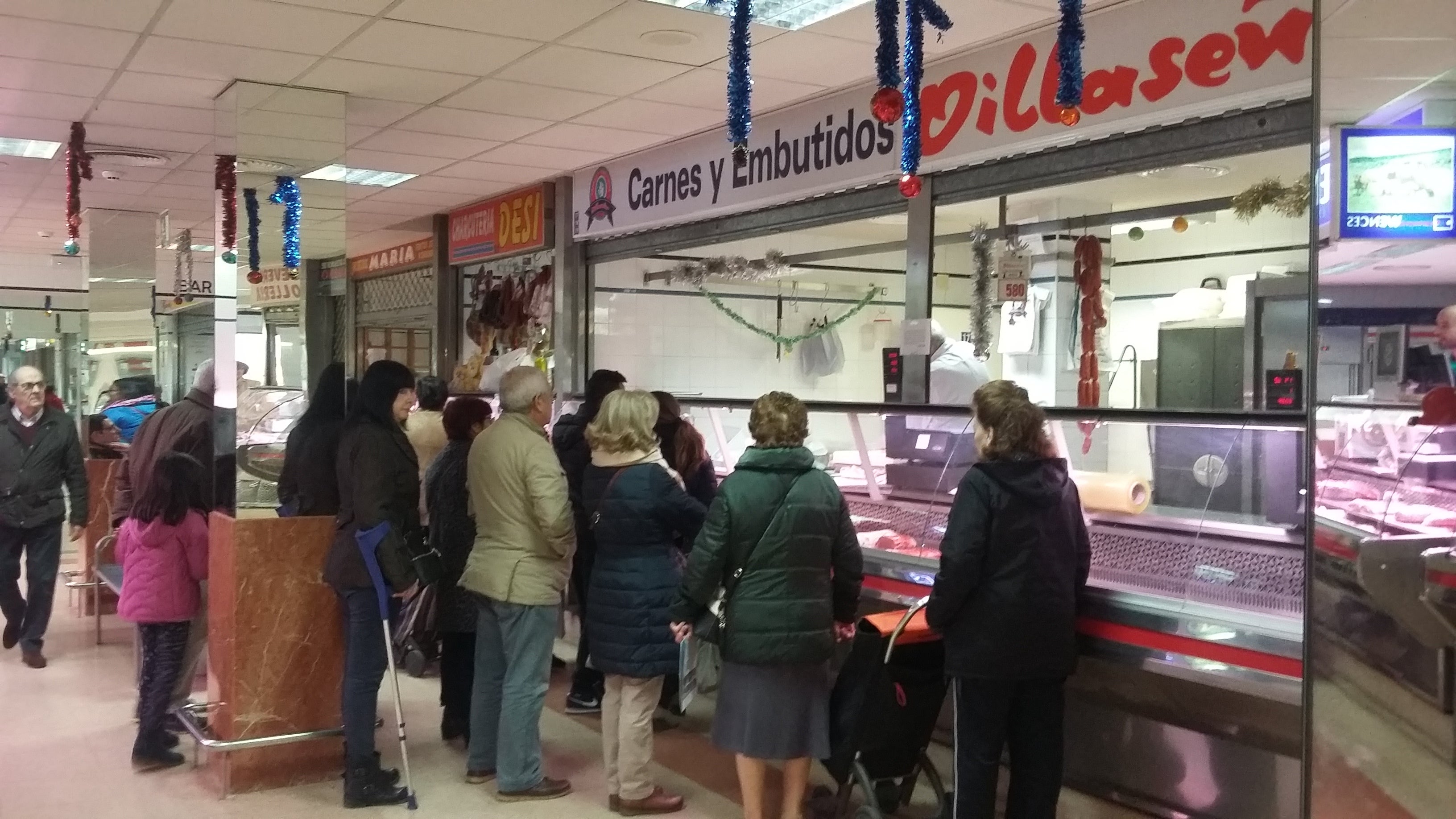 Compras de última hora para preparar la cena de Nochebuena Compras de última hora para preparar la cena de Nochebuena