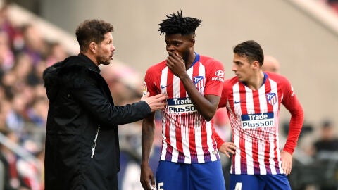 Thomas Partey dialoga con Simeone