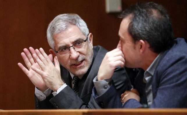Llamazares renuncia a su escaño y no se presentará a las primarias de IU Llamazares renuncia a su escaño y no se presentará a las primarias de IU