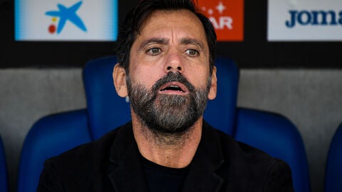 Quique S&aacute;nchez Flores, en el banquillo durante un partido