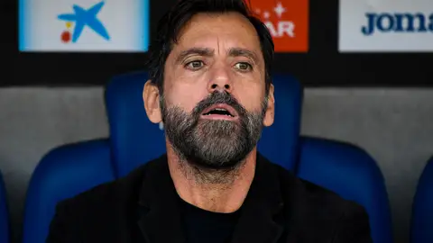 Quique Sánchez Flores, en el banquillo durante un partido Quique Sánchez Flores, en el banquillo durante un partido