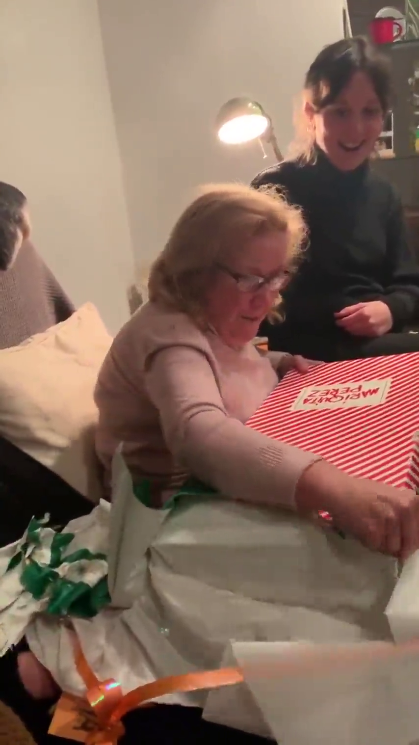 Mesa de redacción: Recibe su Mariquita Pérez de Reyes a los 71 años Mesa de redacción: Recibe su Mariquita Pérez de Reyes a los 71 años