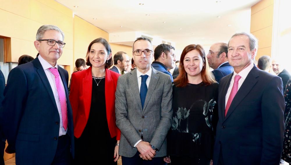 La ministra de Comercio, Industria y Turismo, Reyes Maroto, y Francina Armengol