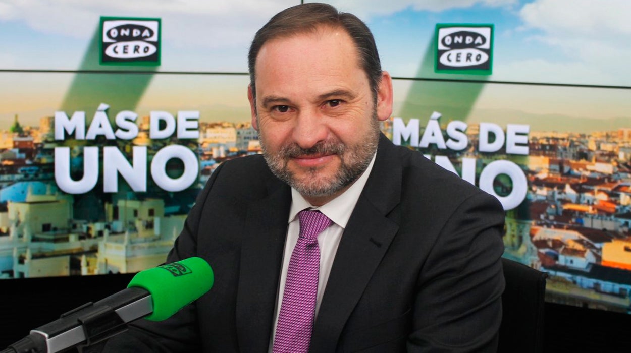El ministro Ábalos defiende que se están "arbitrando actuaciones extrapresupuestarias" también para la reconexión ferroviaria de Granada El ministro Ábalos defiende que se están "arbitrando actuaciones extrapresupuestarias" también para la reconexión ferroviaria de Granada