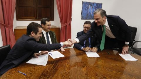 Los secretarios generales del PP, Teodoro Garc&iacute;a Egea, y de Vox, Francisco Javier Ortega Smith