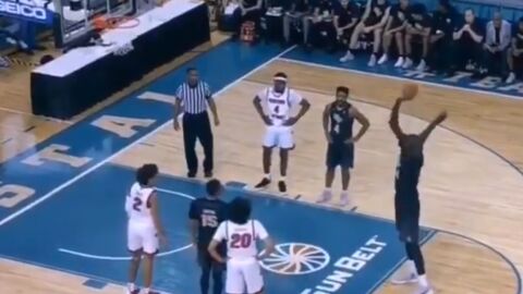 Tacko Fall, tirando un tiro libre