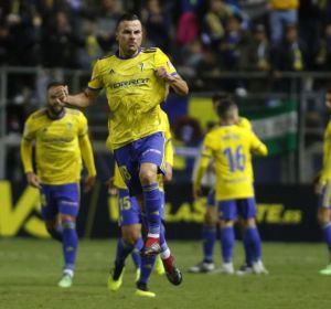 Karim Azamoum apenas contó para Álvaro Cervera durante la primera parte de la temporada. Karim Azamoum apenas contó para Álvaro Cervera durante la primera parte de la temporada.